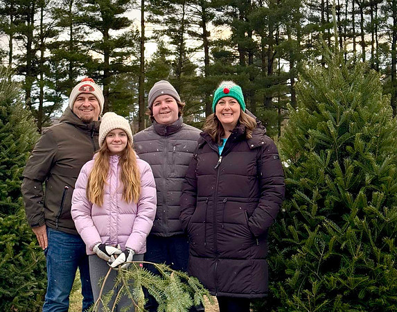 Cabe-family-at-Sugar-Pines